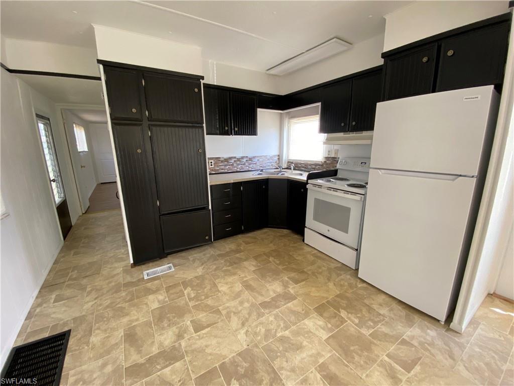 MOBILE MANOR - Residential Lease