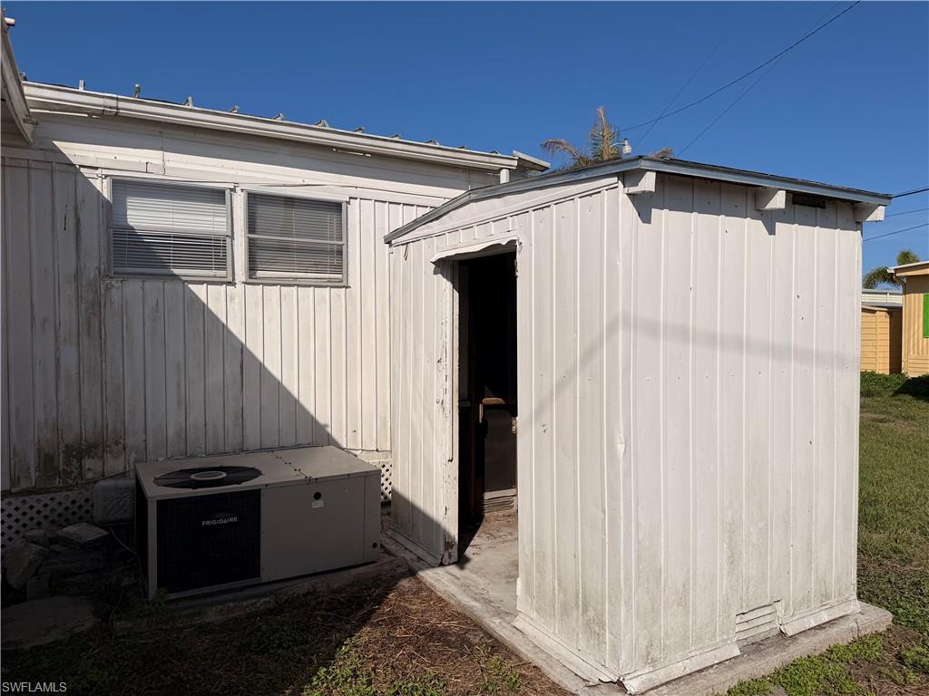 MOBILE MANOR - Residential Lease