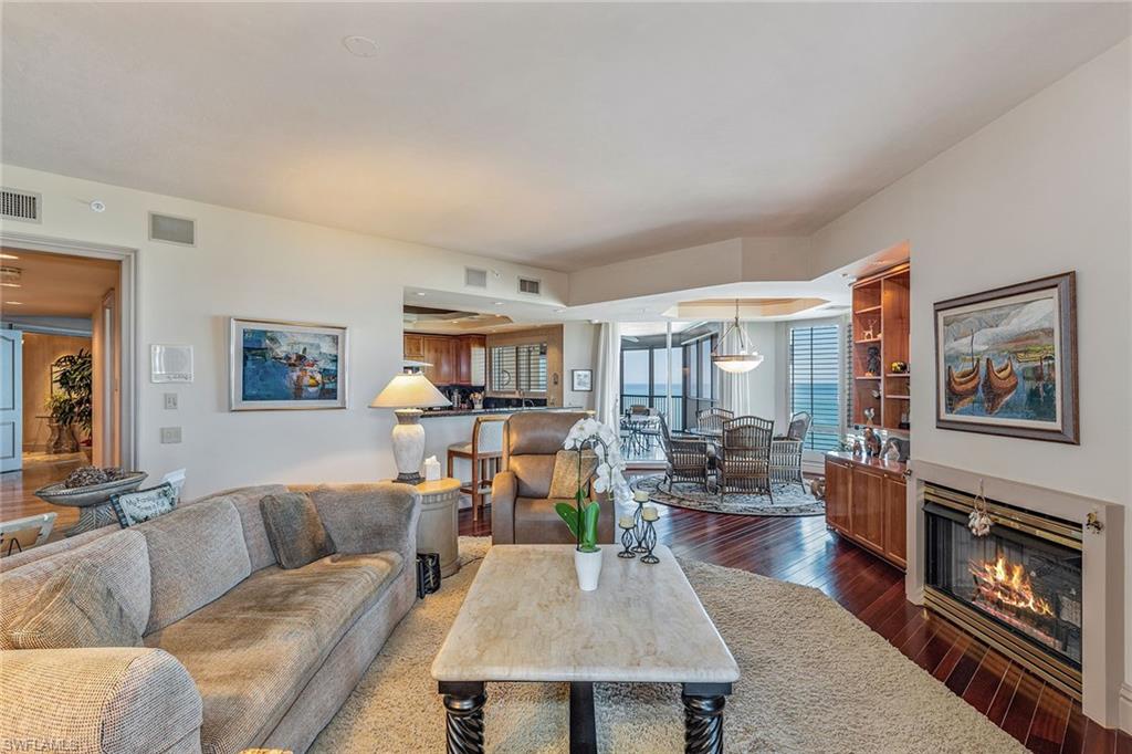 WINDSOR AT BAY COLONY - Residential