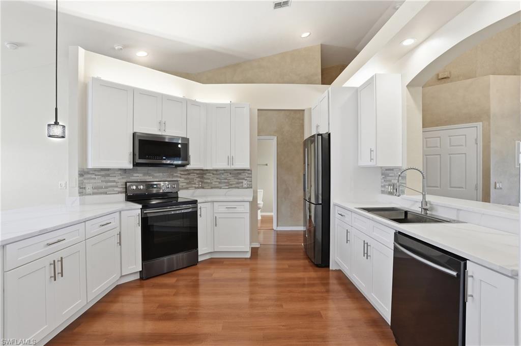 WEDGE WOOD AT THE STRAND - Residential