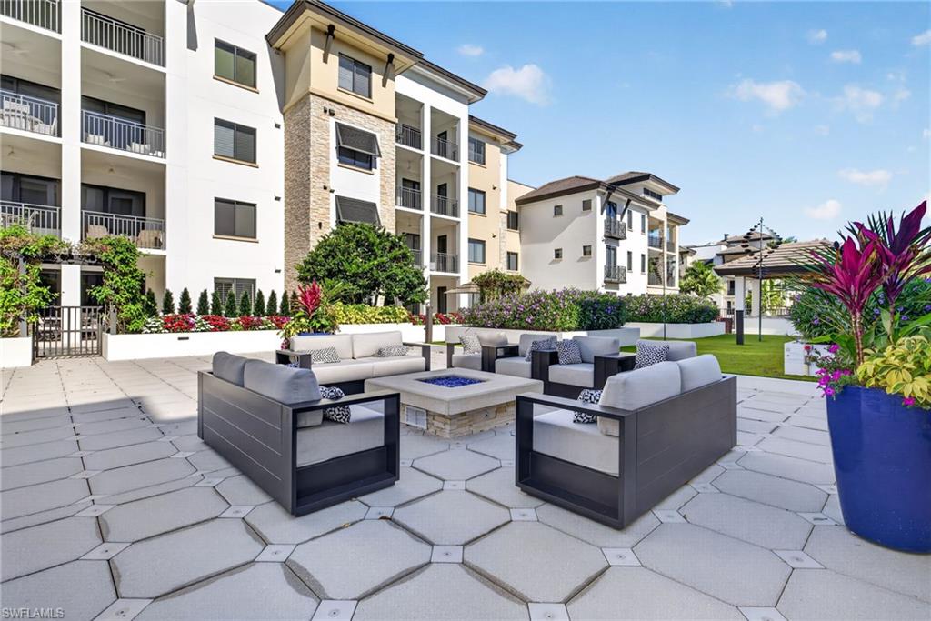 NAPLES SQUARE - Residential