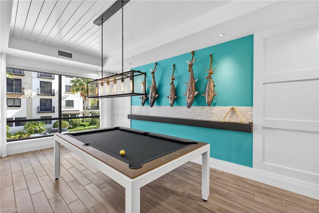 NAPLES SQUARE - Residential