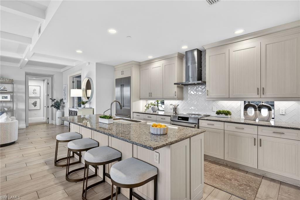 NAPLES SQUARE - Residential