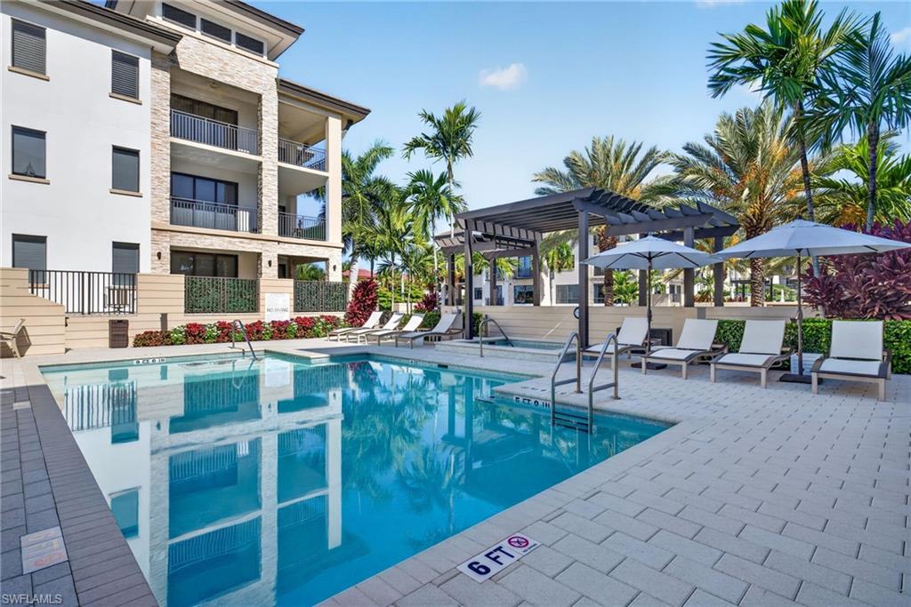 NAPLES SQUARE - Residential