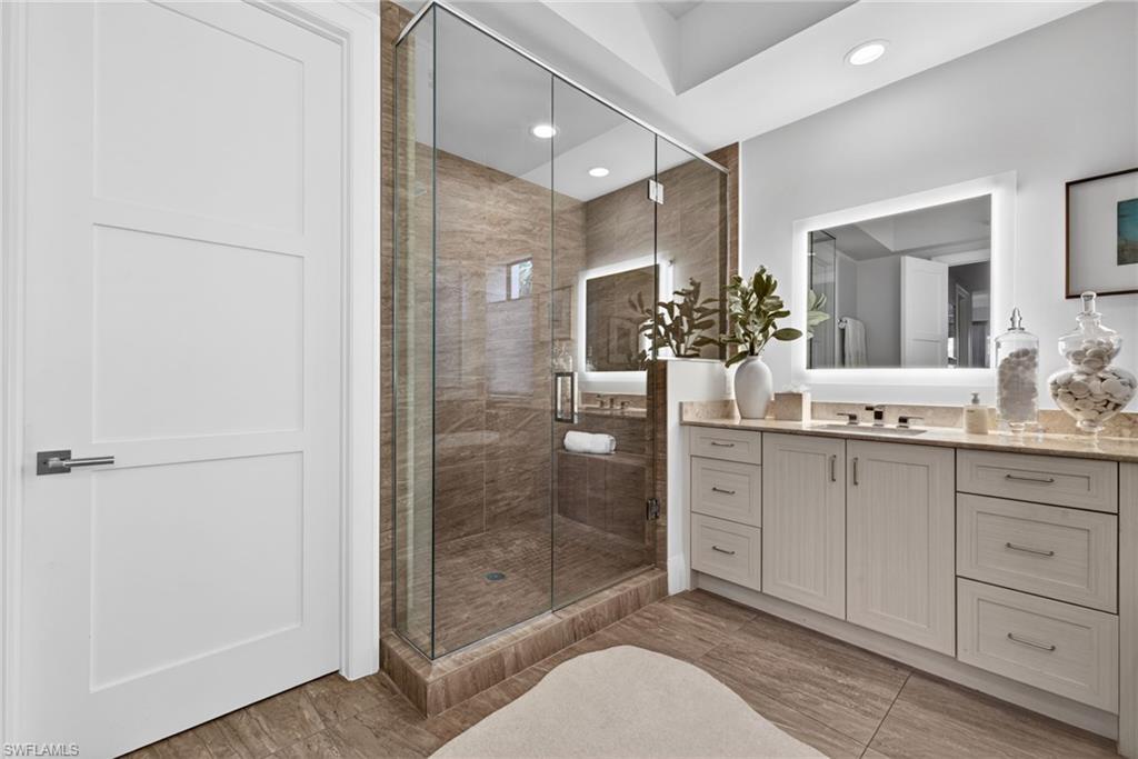 NAPLES SQUARE - Residential