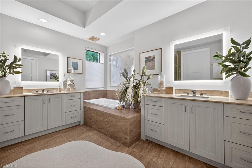 NAPLES SQUARE - Residential