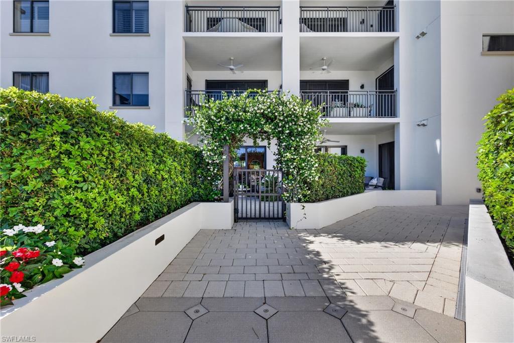 NAPLES SQUARE - Residential