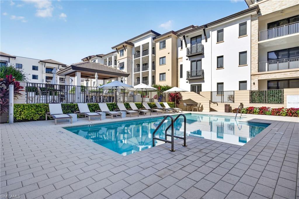 NAPLES SQUARE - Residential