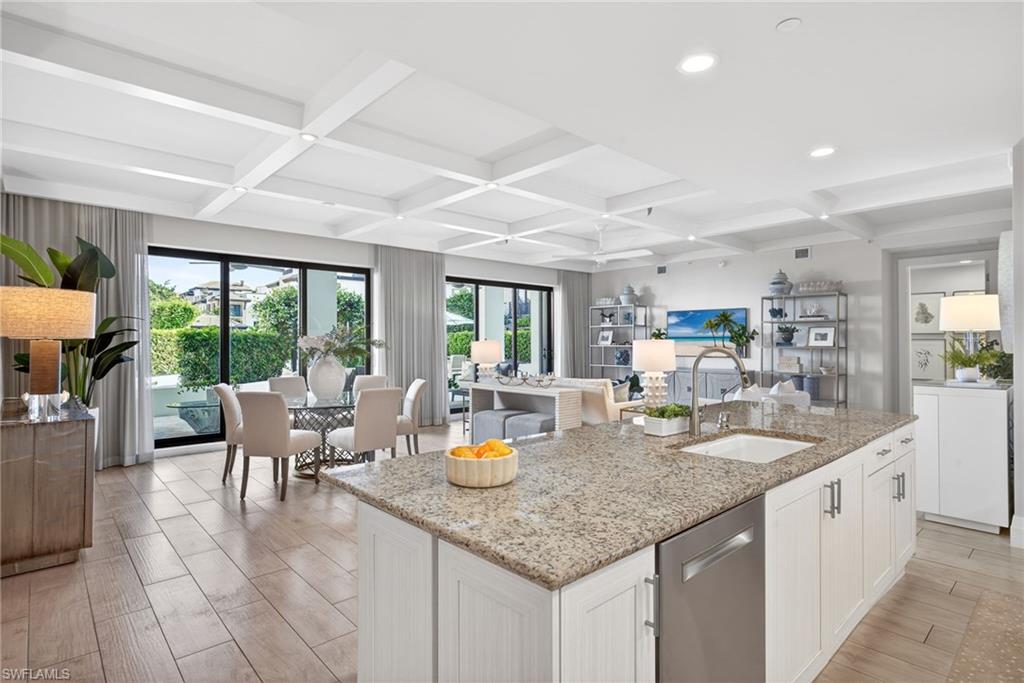 NAPLES SQUARE - Residential