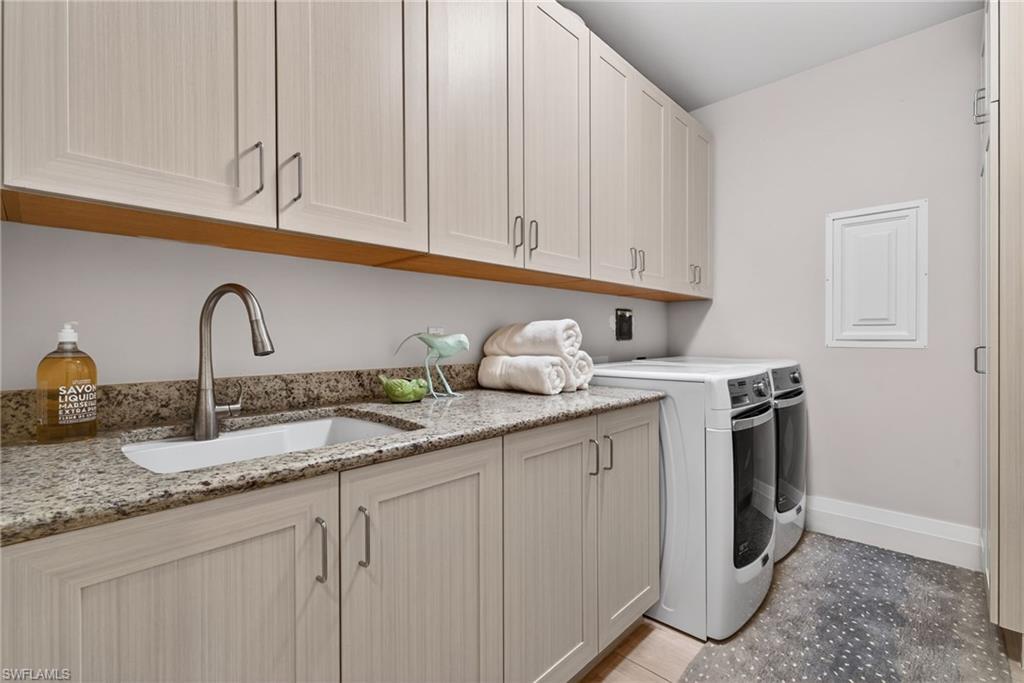 NAPLES SQUARE - Residential