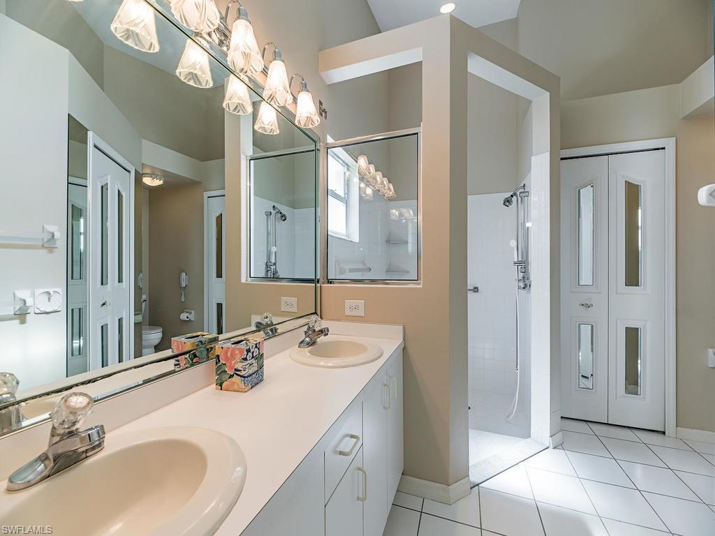 WIGGINS BAY VILLAS - Residential