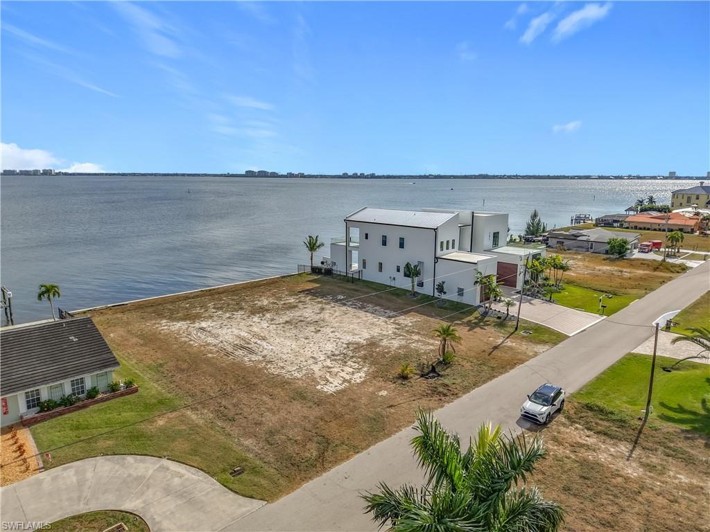 CAPE CORAL - Land