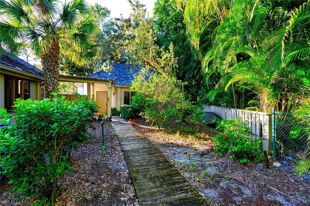 PELICAN BAY WOODS - Residential