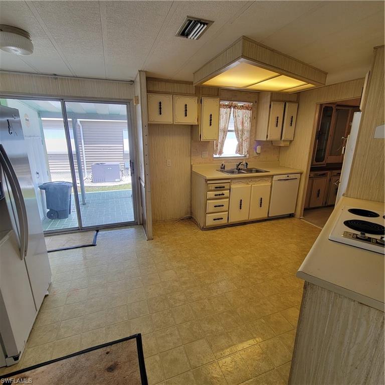 SIX LAKES COUNTRY CLUB - Residential