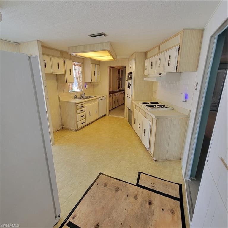 SIX LAKES COUNTRY CLUB - Residential