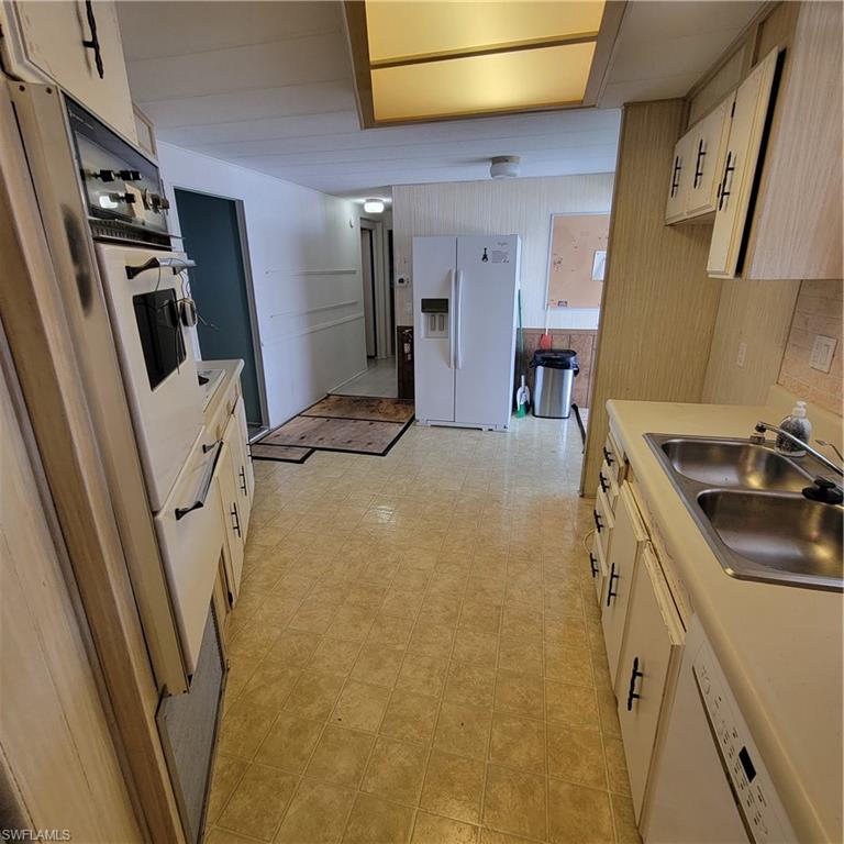 SIX LAKES COUNTRY CLUB - Residential