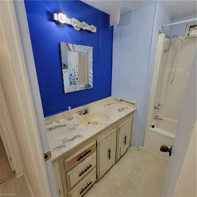 SIX LAKES COUNTRY CLUB - Residential