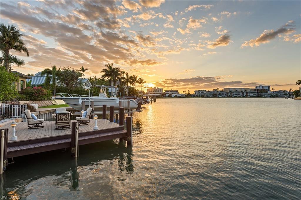 MOORINGS - Residential