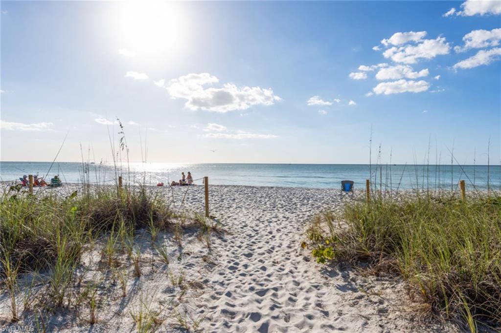 MOORINGS - Residential