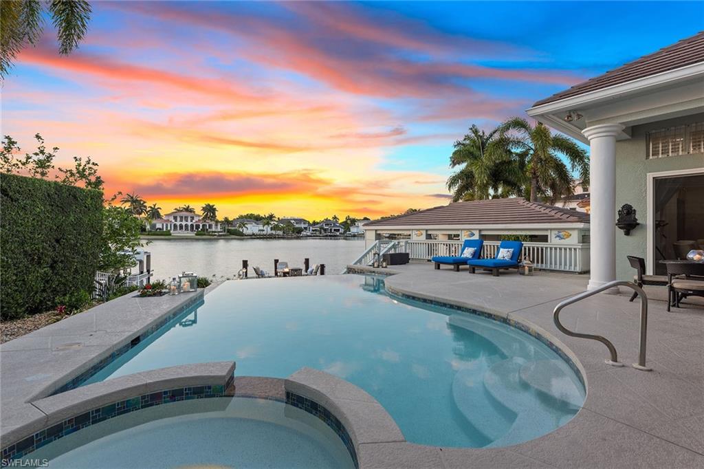 MOORINGS - Residential