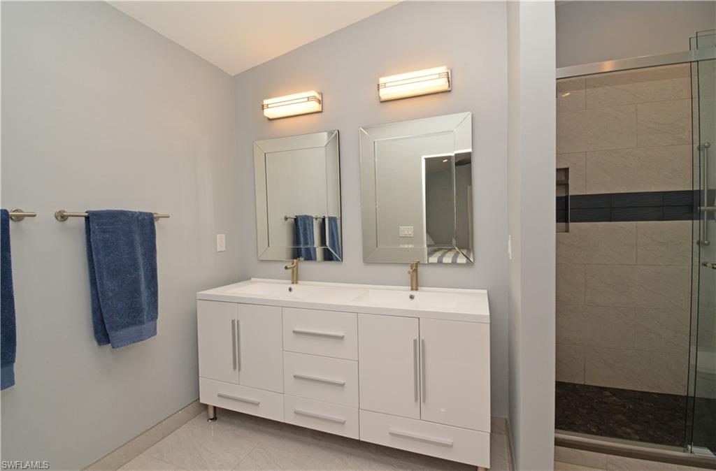 BAYSIDE VILLAS - Residential