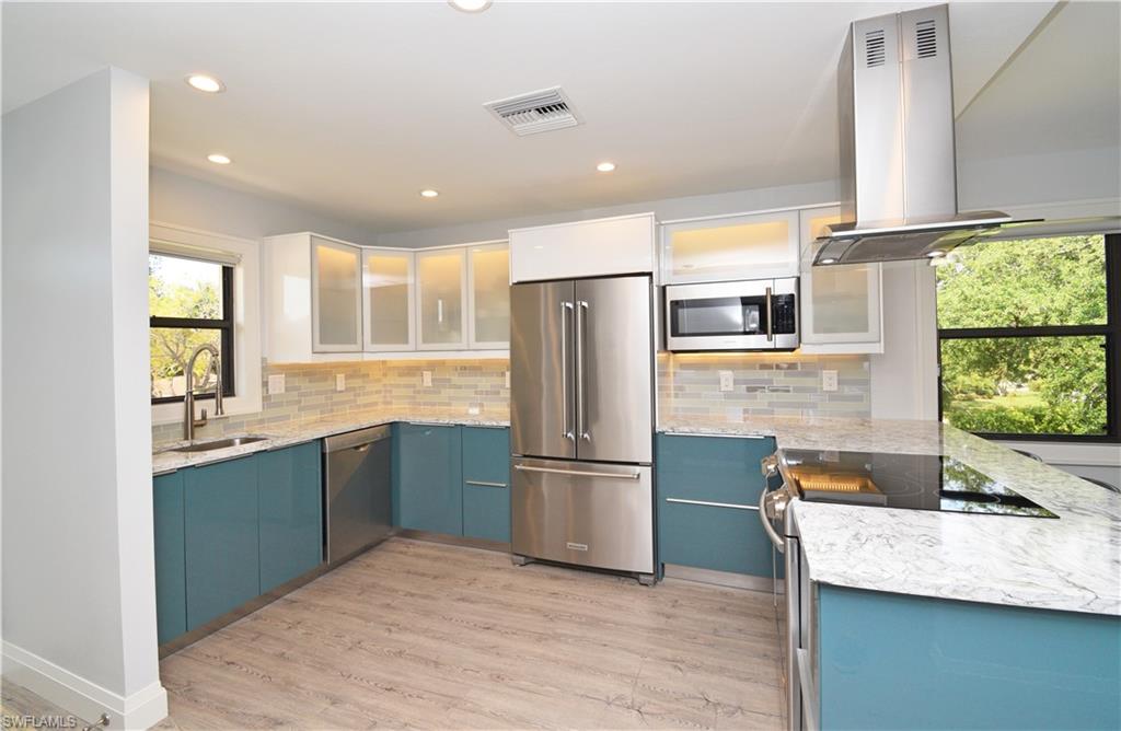 BAYSIDE VILLAS - Residential