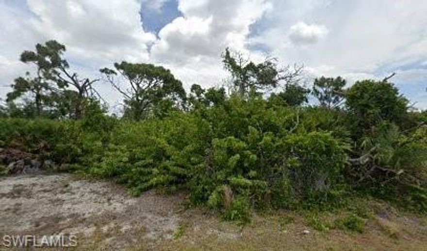 Cul-de-sac residential lot in the desirable deed-restricted community of Rotonda West! This property is located on a quiet circular street, offering extra privacy and a peaceful setting, perfect to build your dream home. Conveniently situated near shopping, dining, golf courses, and the beautiful Gulf beaches. Public water and sewer are available. Don’t miss this opportunity. bring your buyer and start planning their future home today!