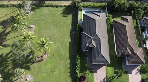2700 Linda DR NAPLES FL 34112