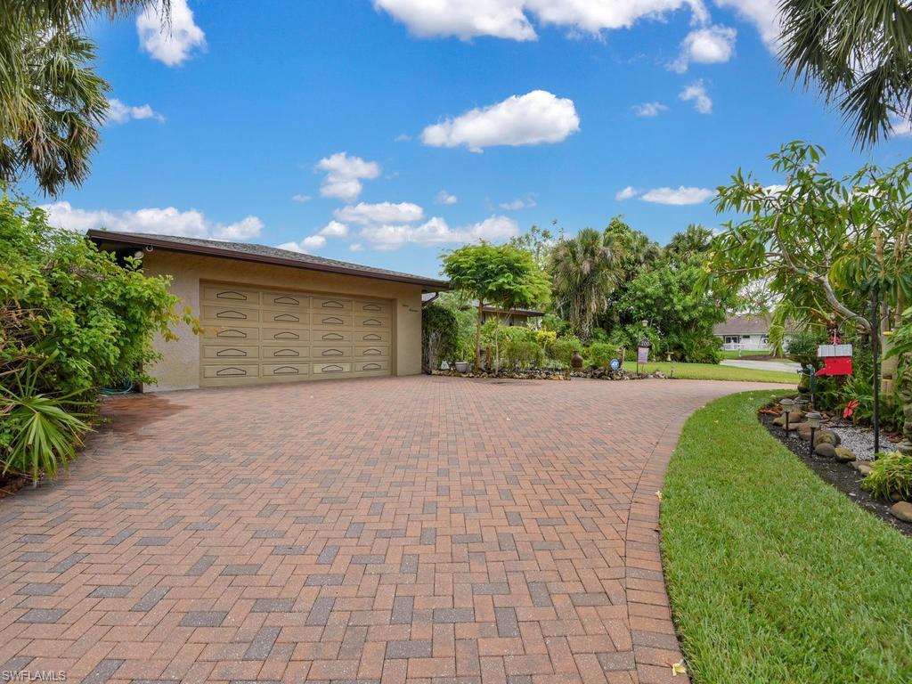 MOORINGS - Residential