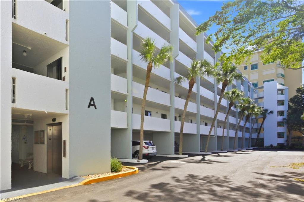 RIVERSIDE CLUB - Residential