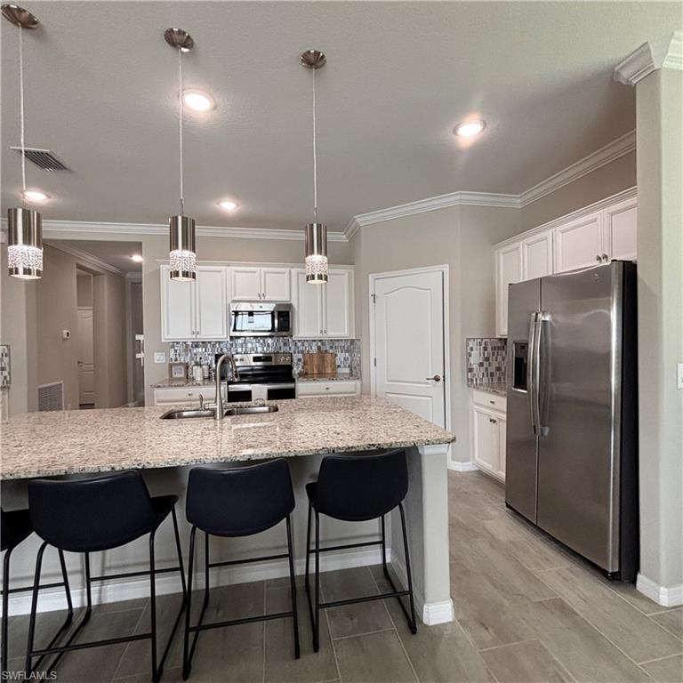 HAMPTON LAKES - Residential Lease