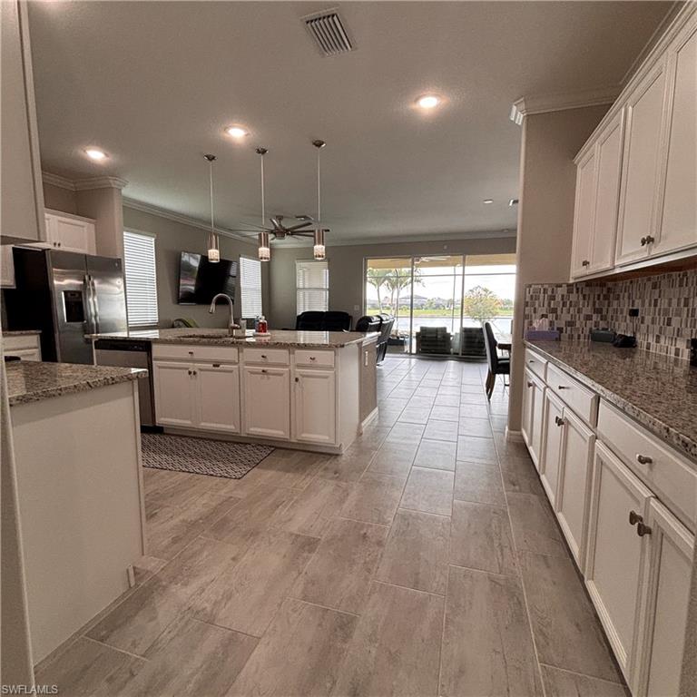 HAMPTON LAKES - Residential Lease