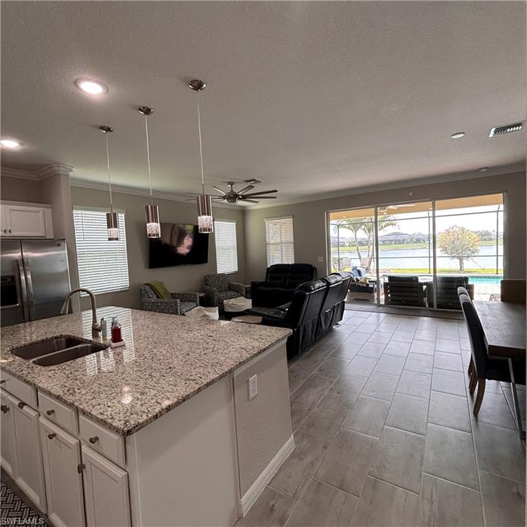 HAMPTON LAKES - Residential Lease