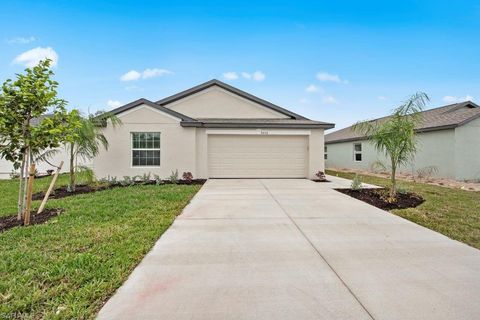 Ranch in NORTH FORT MYERS FL 4122 Etna CT.jpg