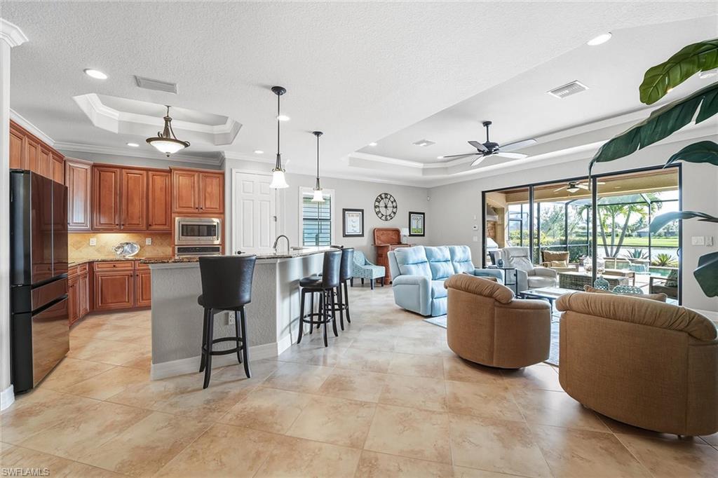 TWIN EAGLES - Residential