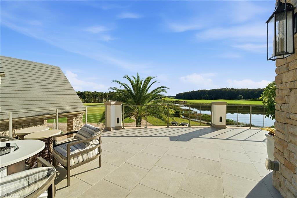 TWIN EAGLES - Residential