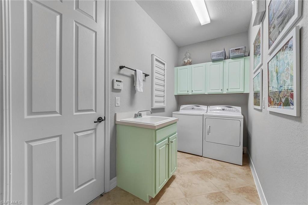 TWIN EAGLES - Residential