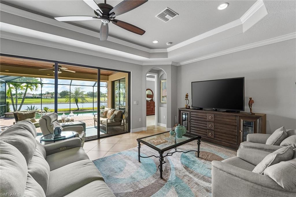 TWIN EAGLES - Residential