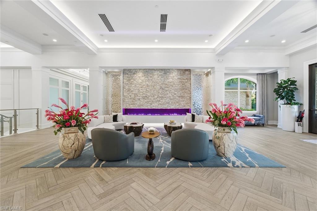 TWIN EAGLES - Residential