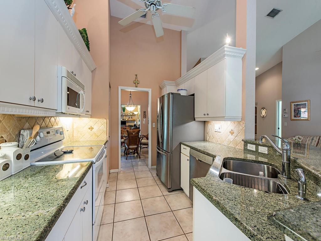 CARLTON LAKES - Residential