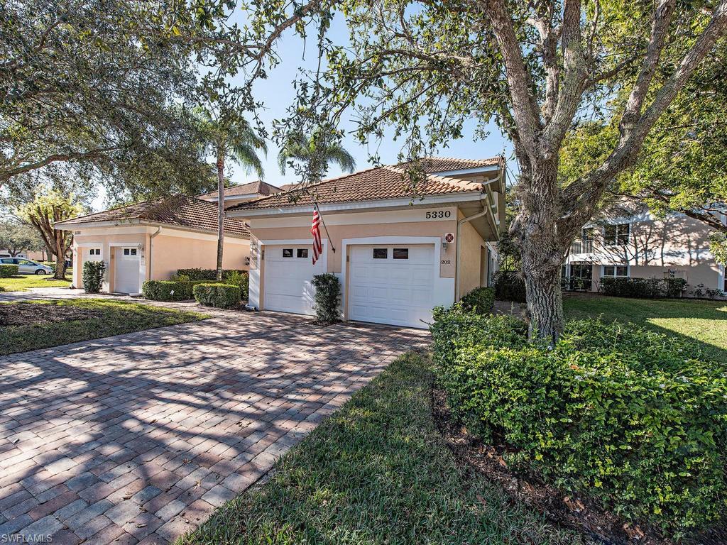 CARLTON LAKES - Residential