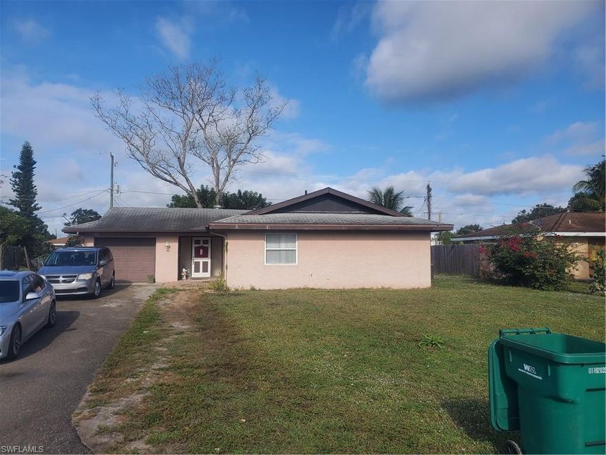 Beautiful 3 bedroom 2 bath  with 1 car garage very well kept in Golden Gate City. Very spacious backyard and side yard. Home has a terrific floor plan  with many features tile floors. wonderful kitchen. and many more. Shopping very close by with great Golden Gate City amenities.