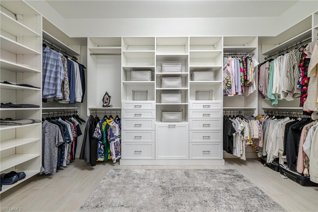 ESPLANADE LAKE CLUB - Residential