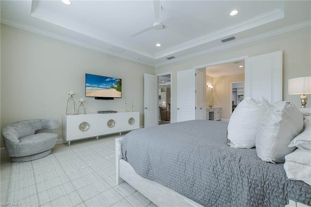 ESPLANADE LAKE CLUB - Residential