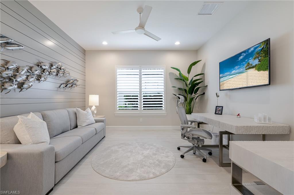 ESPLANADE LAKE CLUB - Residential