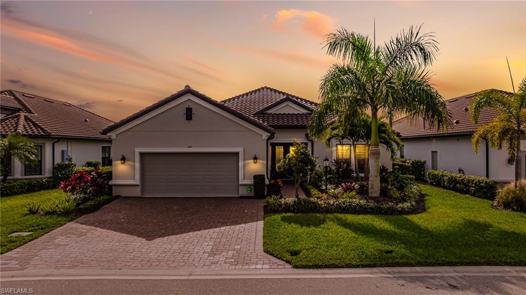 ESPLANADE LAKE CLUB - Residential