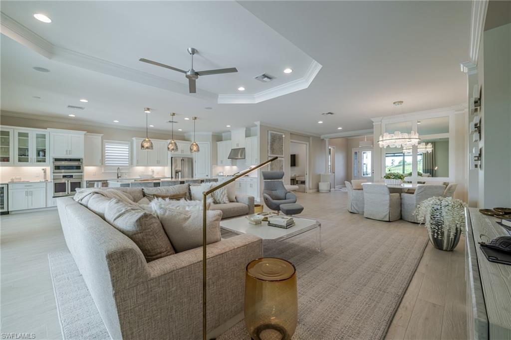 ESPLANADE LAKE CLUB - Residential