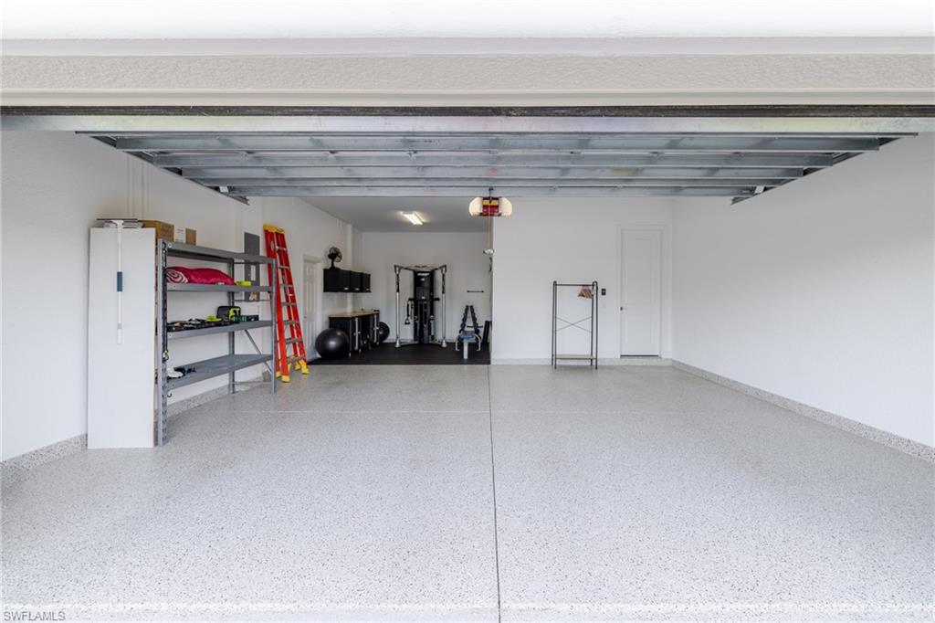 ESPLANADE LAKE CLUB - Residential