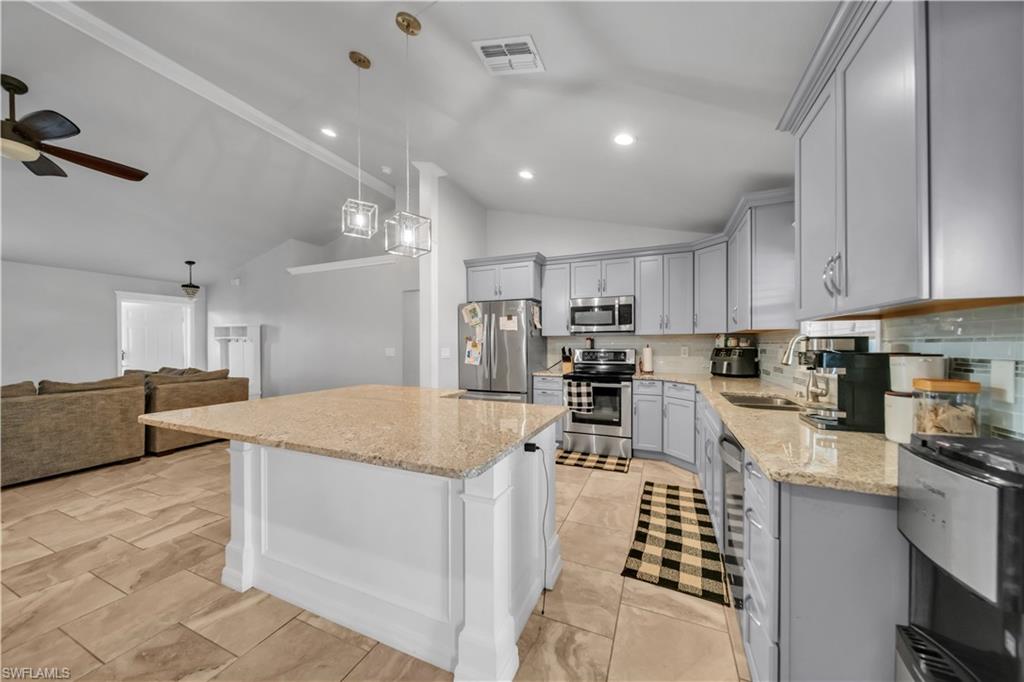 CAPE CORAL - Residential