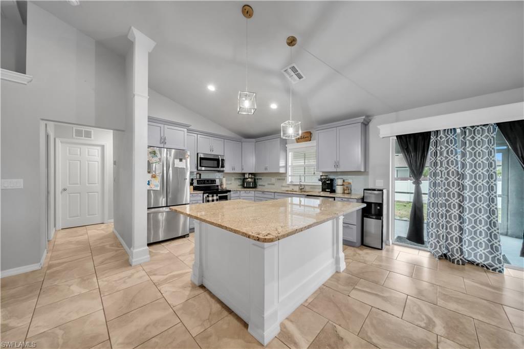 CAPE CORAL - Residential